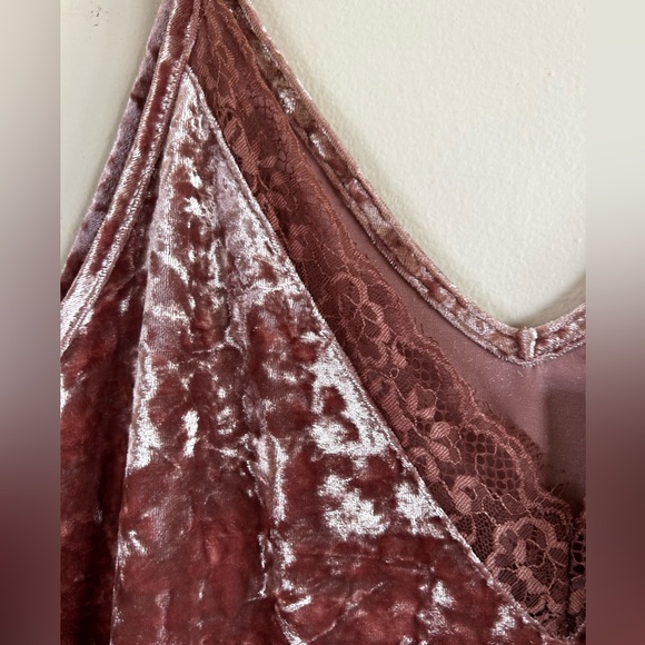 Torrid velvet lace cami - Picture 4 of 4
